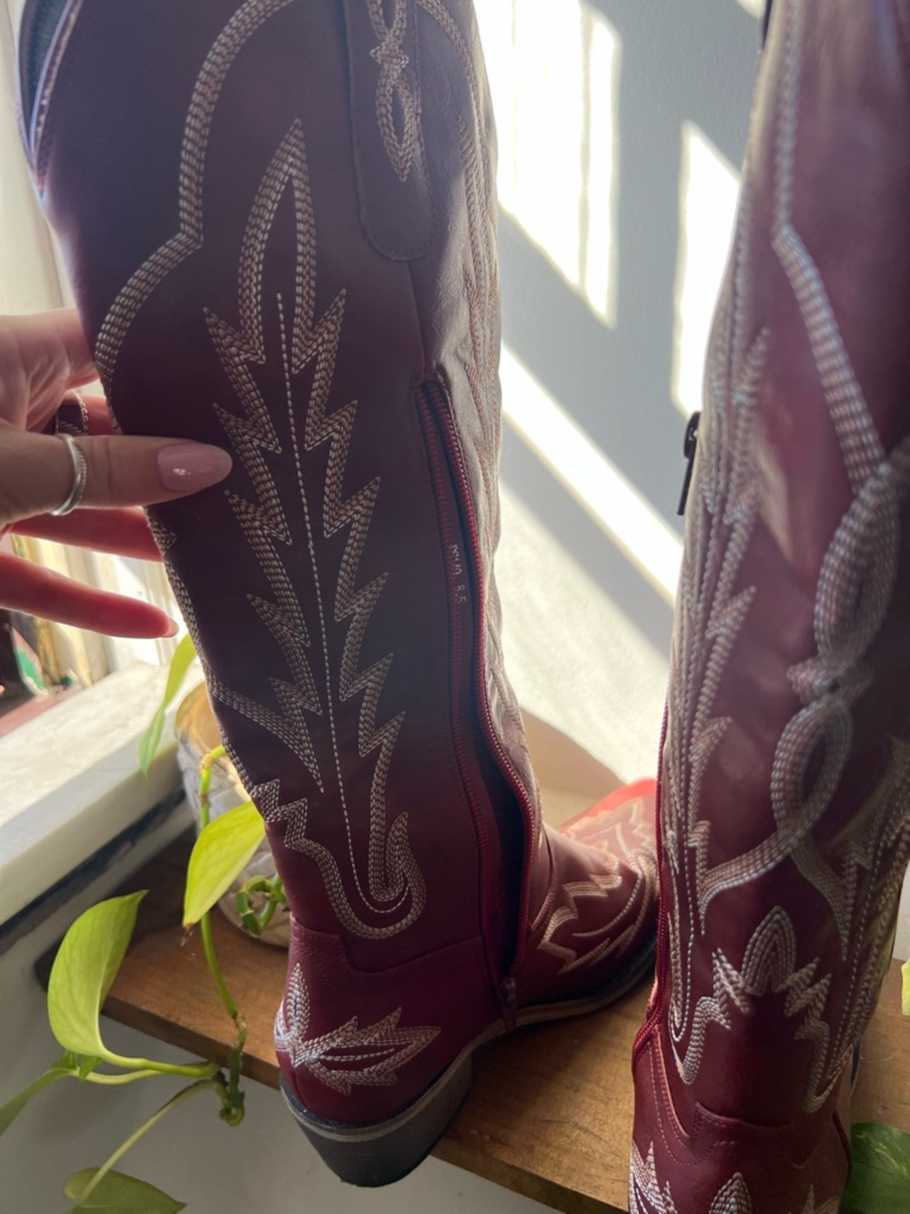 Women's Tall Burgundy Western Boots - Picture 5 of 6